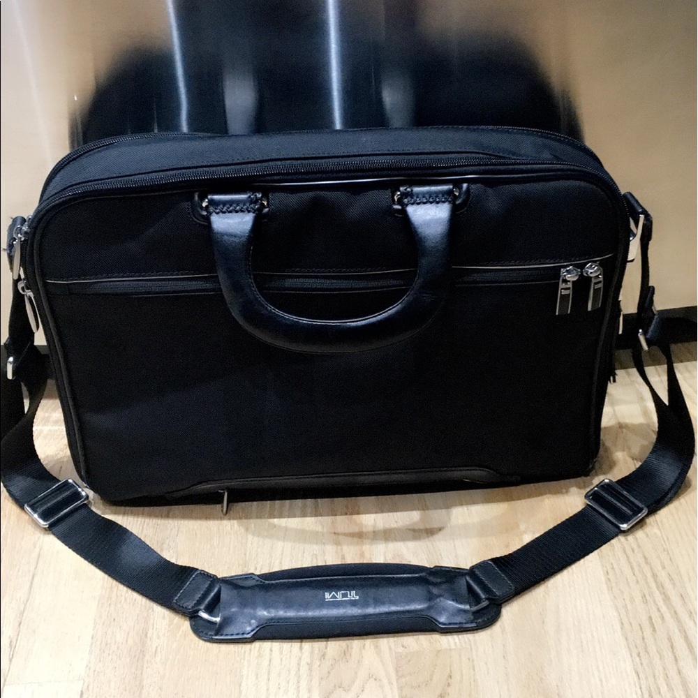 Authentic Arrive Tumi Briefcase.