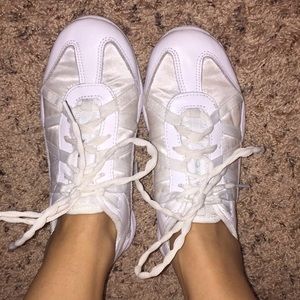 Nfinity cheer shoe