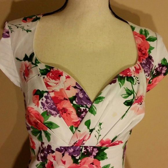 Dress with petticoat - Picture 2 of 5