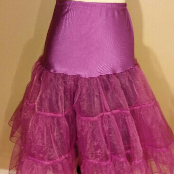 Dress with petticoat - Picture 4 of 5
