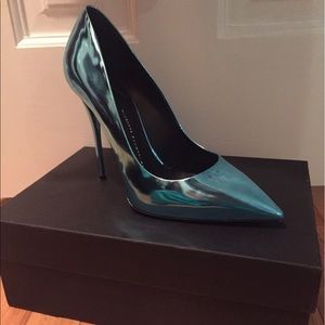 NWB 100% authentic Giuseppe zanotti Pumps.
