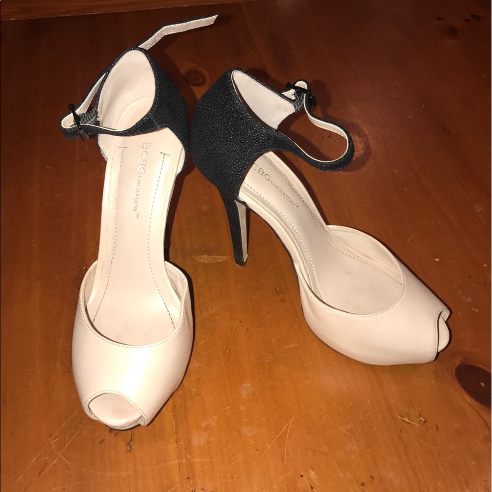 Elegant black and nude contrast heels