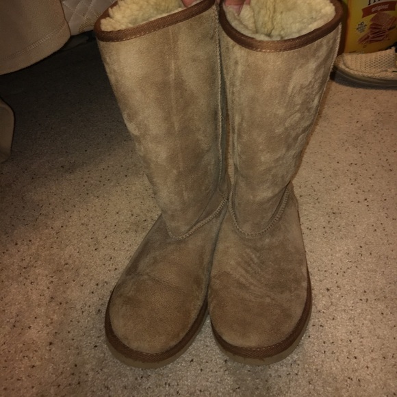 Tall ugg boots - Picture 2 of 2