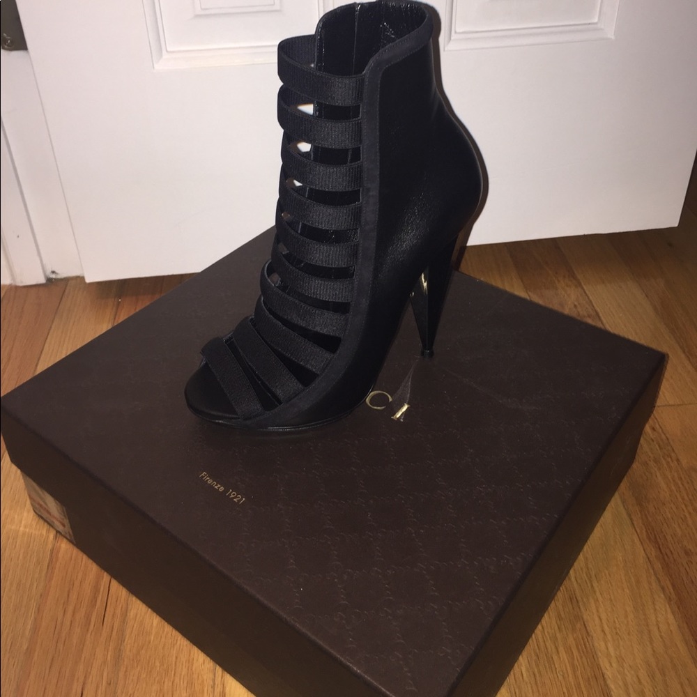 NWB 100% authentic Gucci open toe black booties
