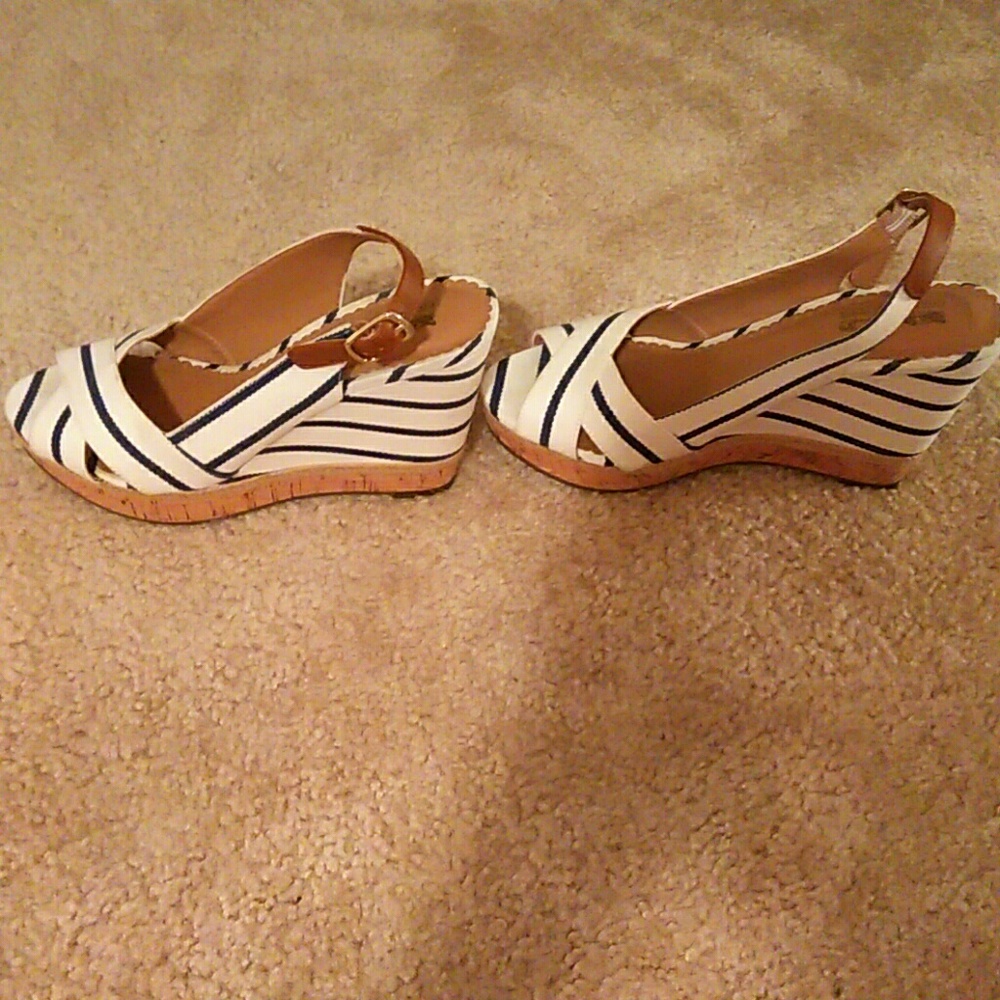 Size 7 wedges coach and four