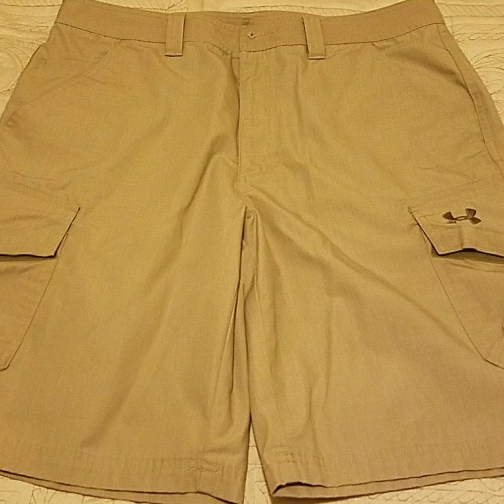 Under Armour men's khaki shorts