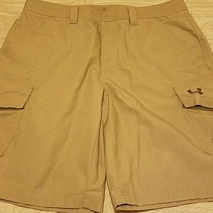Under Armour men's khaki shorts