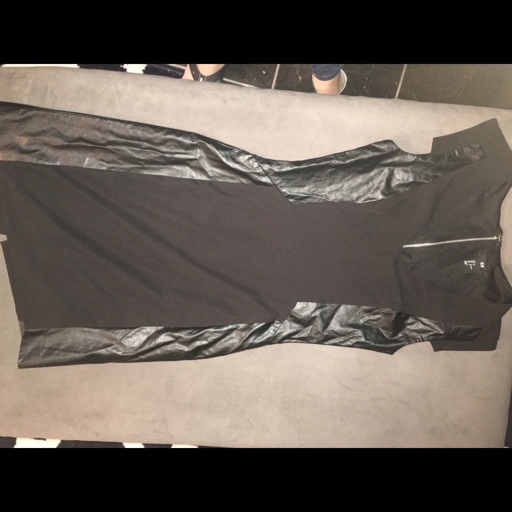 Hot black dress!