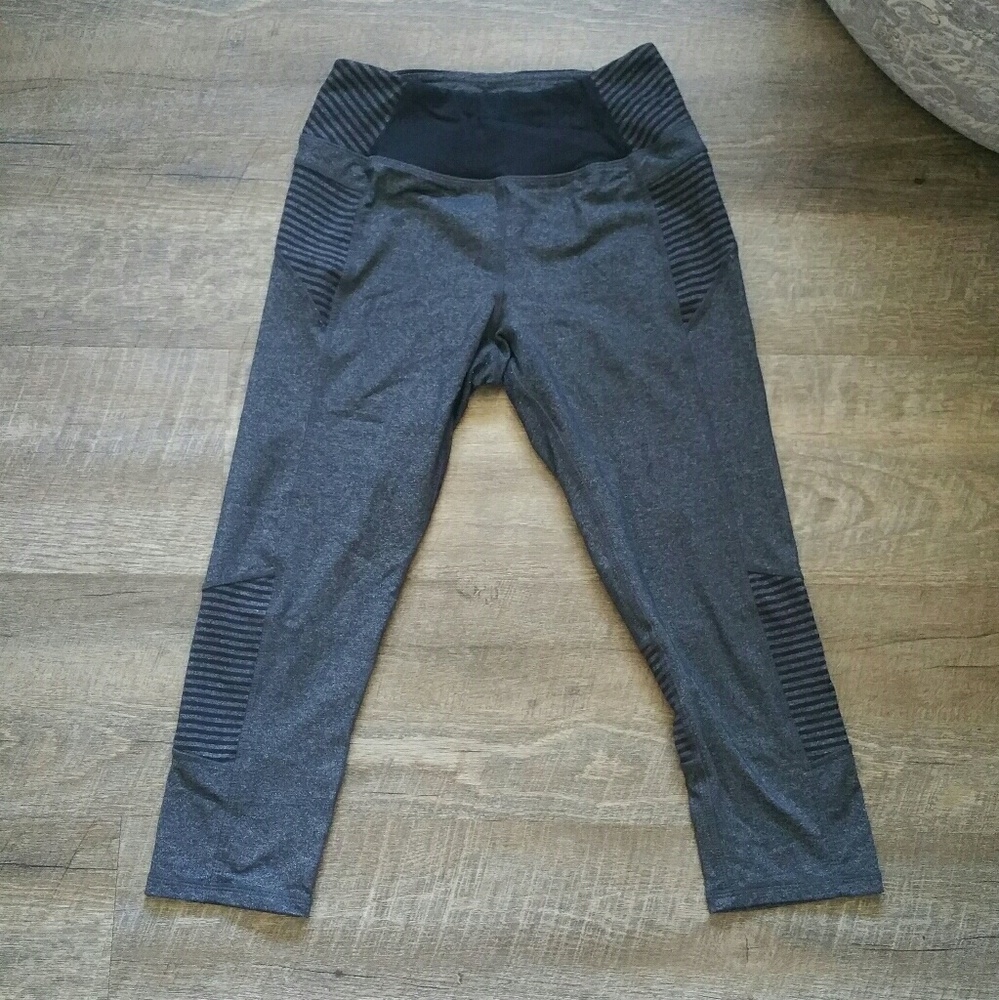 2 pairs workout capris!