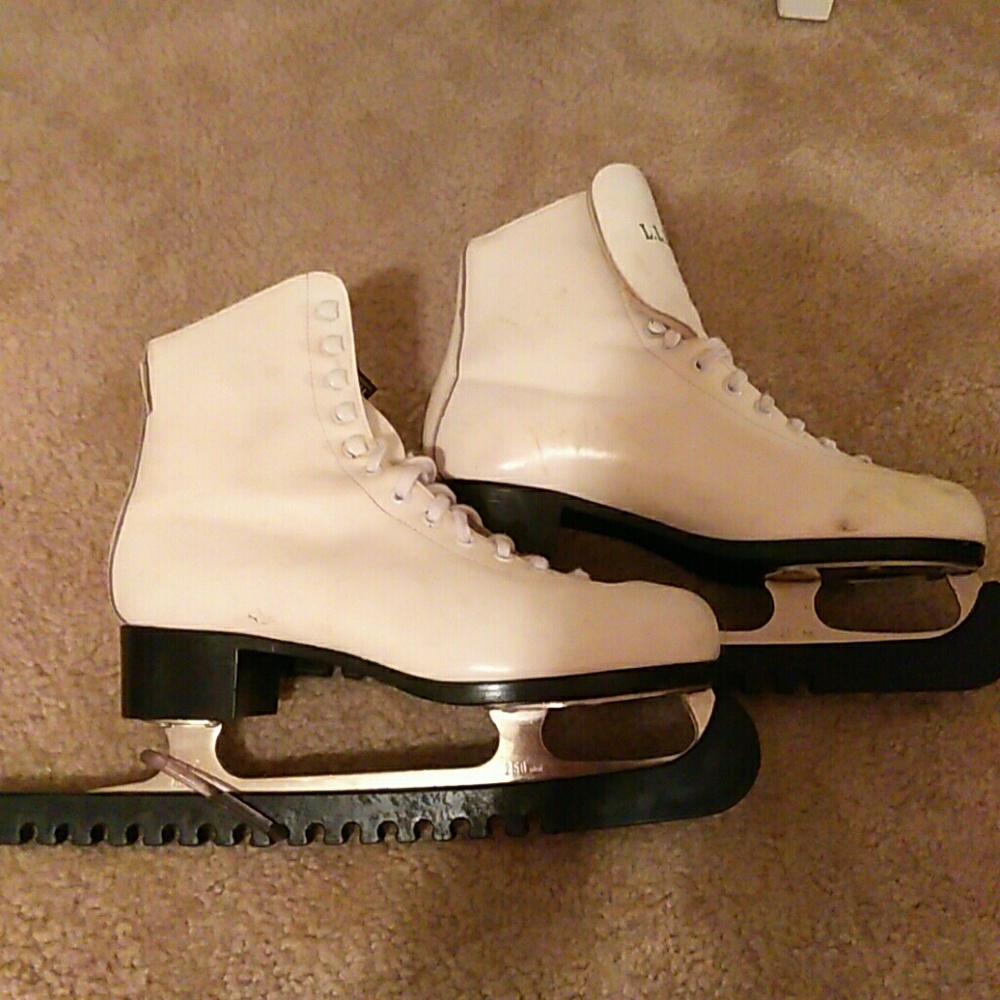 LL Bean size 7.5 figure skate