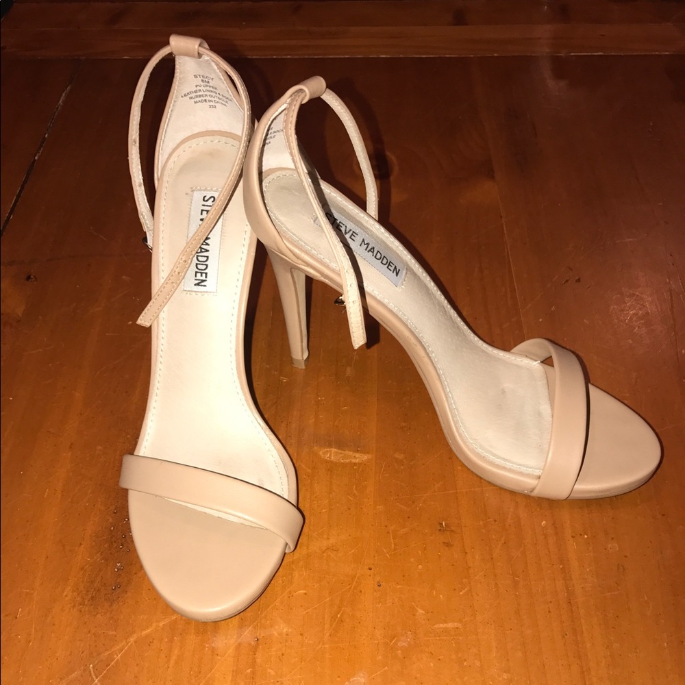 Nude sandal pump