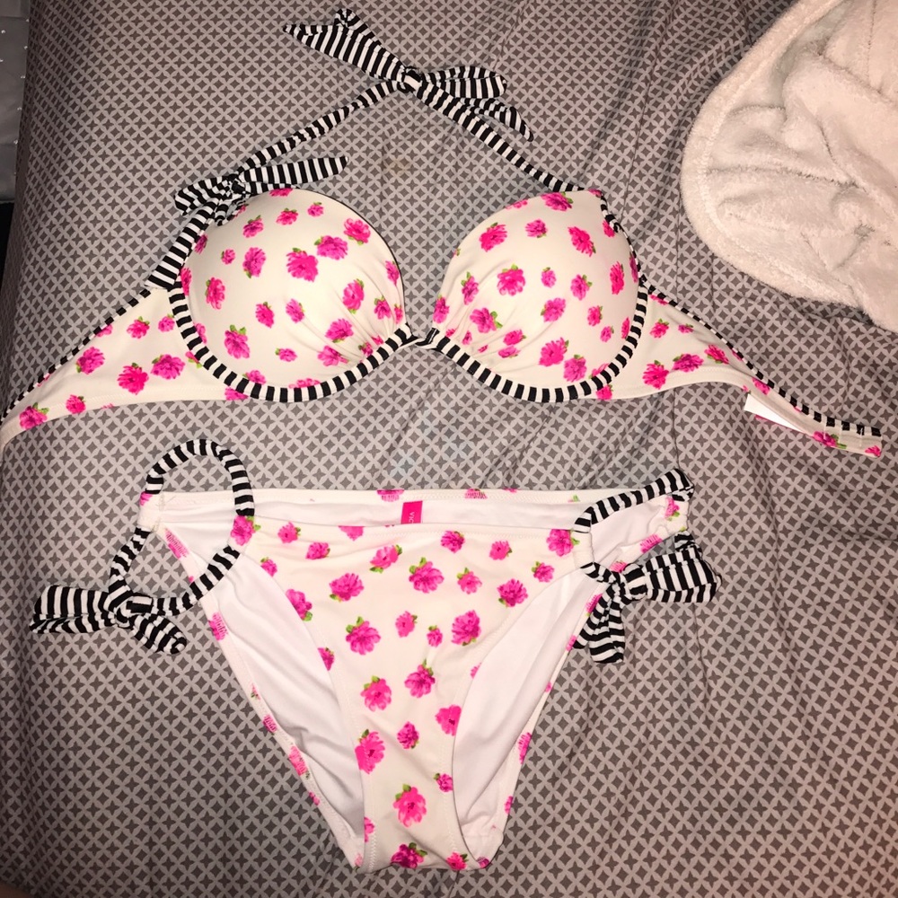 Victoria's Secret bathing suit! Padded top!