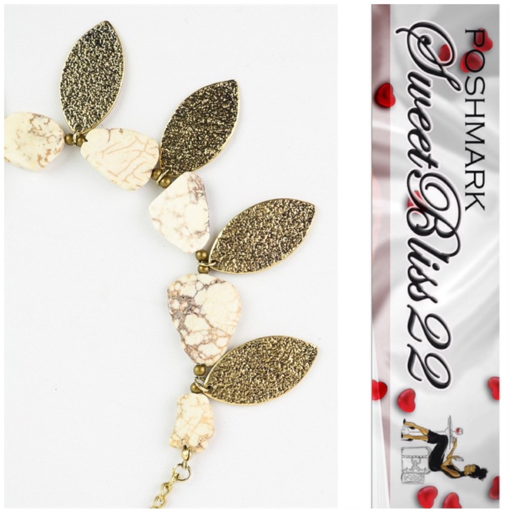 🌸Gold Leaf Statement Necklace🌸 - Picture 3 of 3