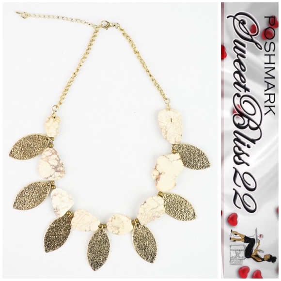 🌸Gold Leaf Statement Necklace🌸 - Picture 2 of 3