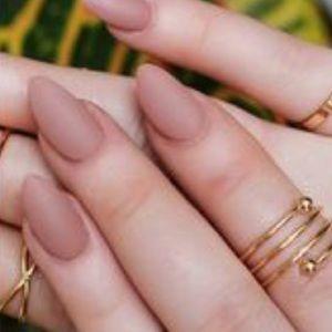 Meet your Posher, Caroline