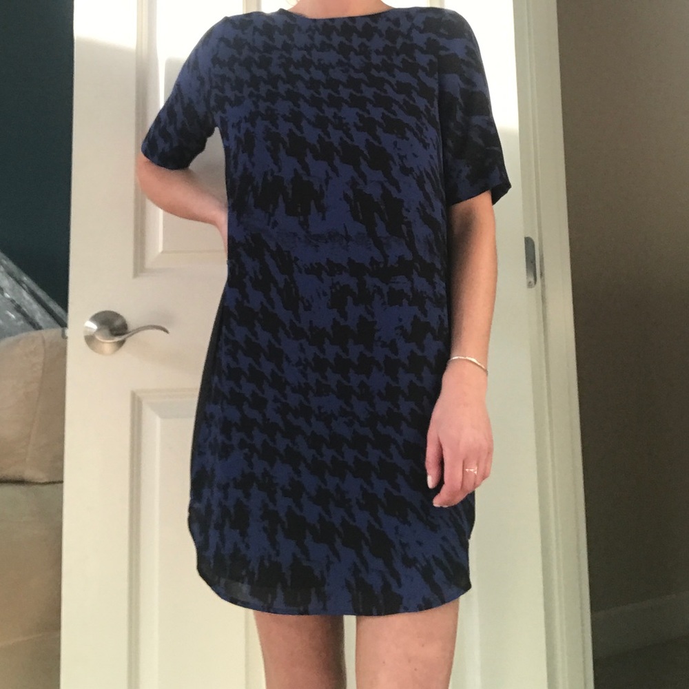 Short sleeve shift dress