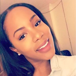 Meet your Posher, Alexis