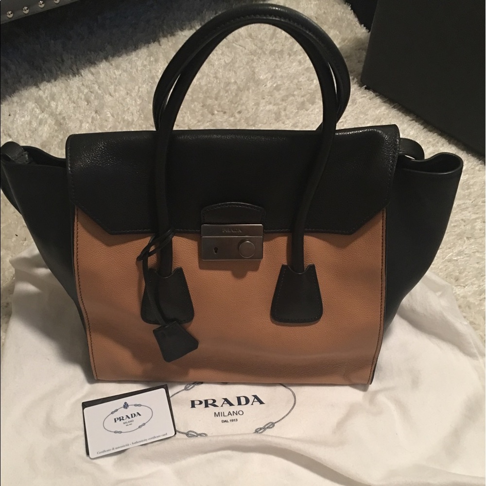 💯 authentic Prada Handbag