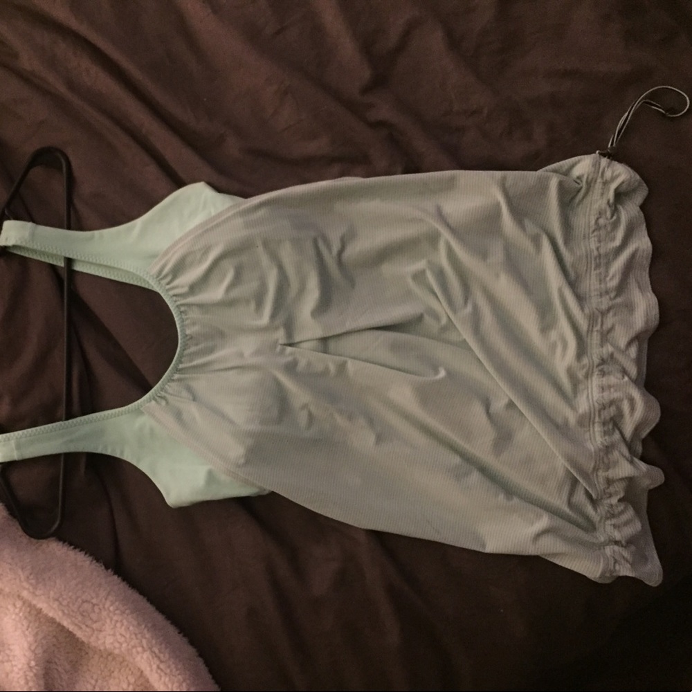 Lululemon athletic top with built in bra