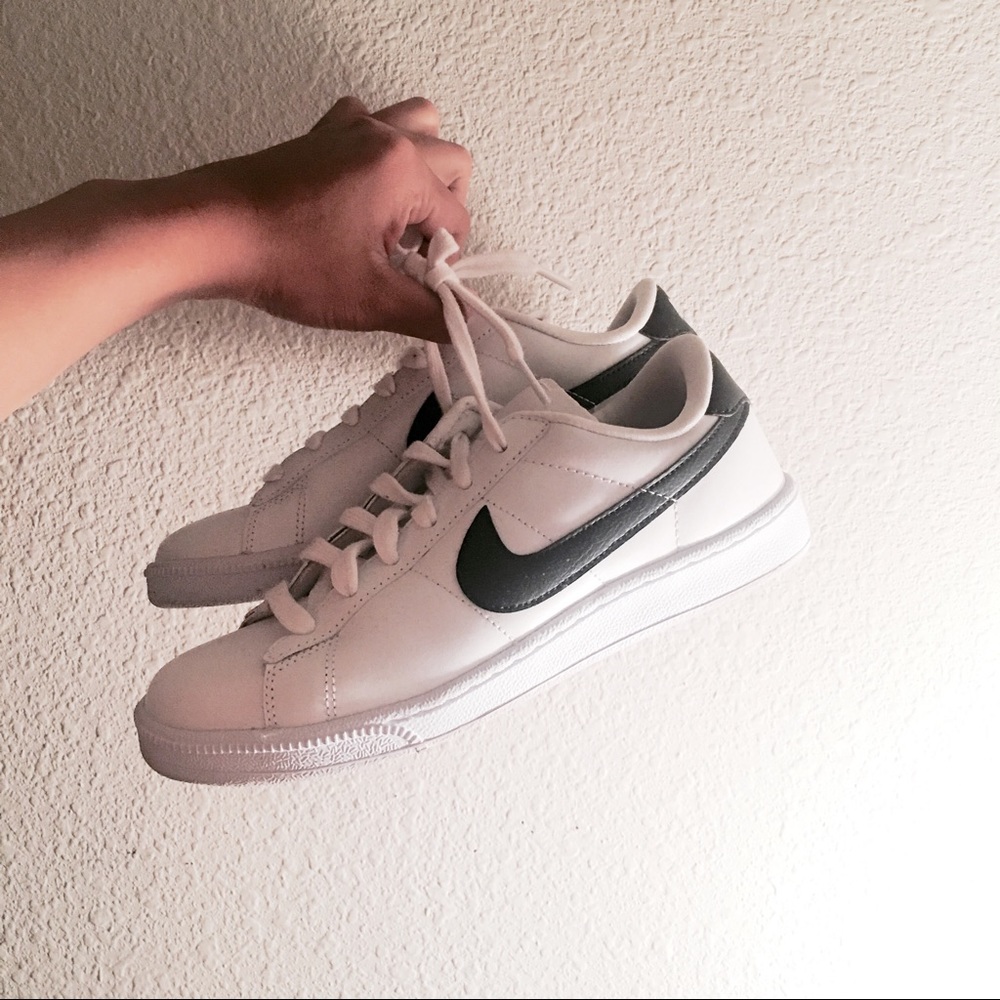 NIKE CLASSIC SNEAKERS