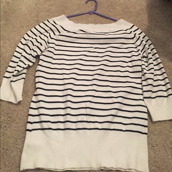 White and black top - Picture 3 of 3