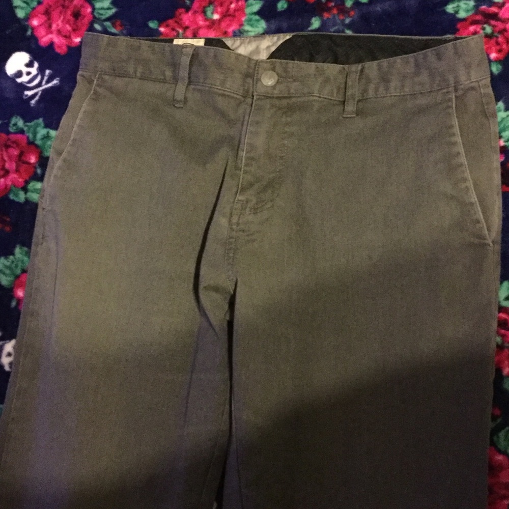 Authentic pre-owed VOLCOM grey pants. Seize 31