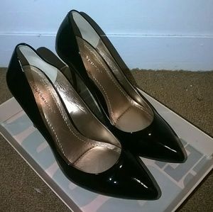 BCBG Cielo Pointed Toe Pump in Black Patent 9.5M
