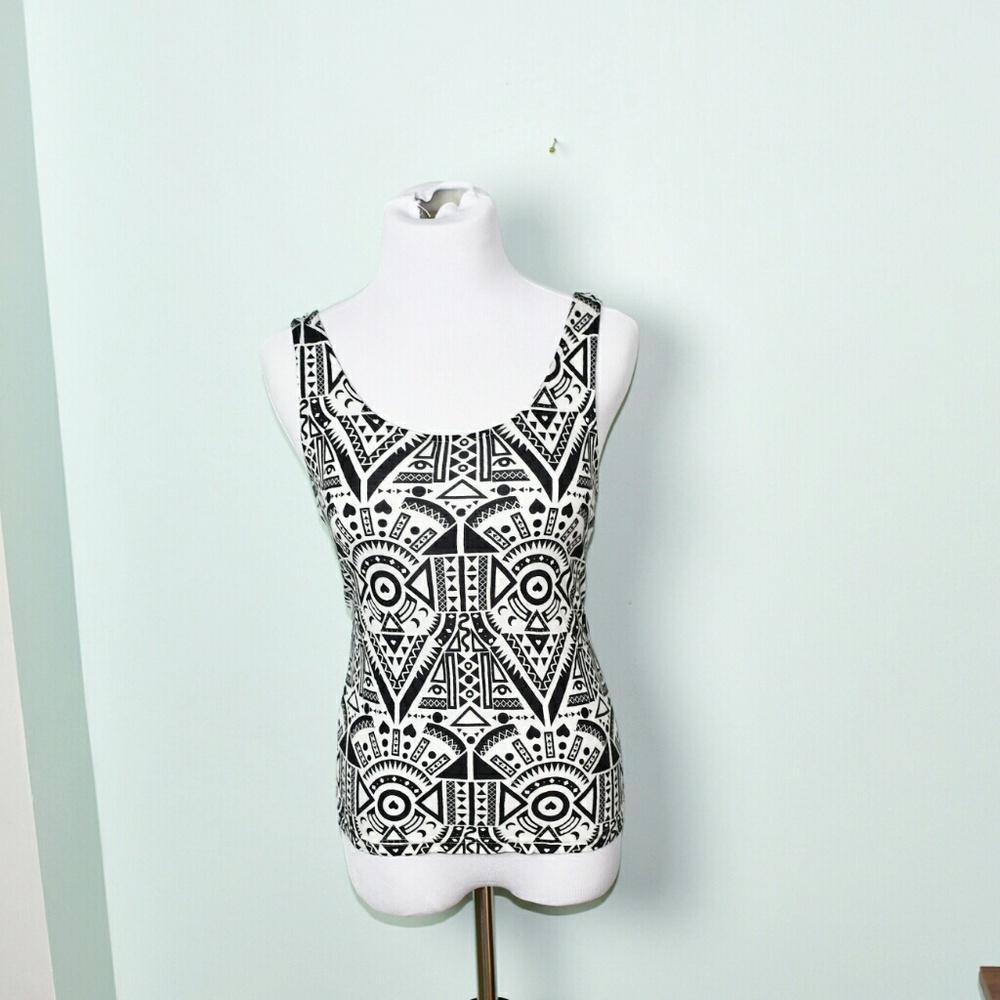 Adorable Black & White Print Flowy Blouse