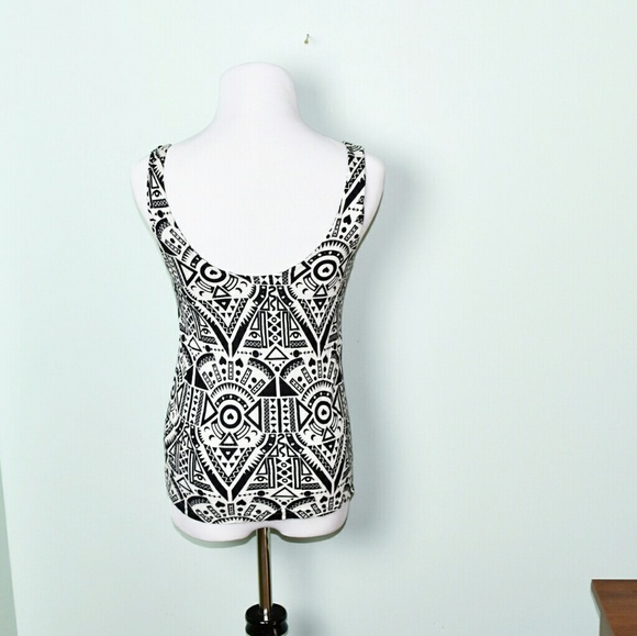 Adorable Black & White Print Flowy Blouse - Picture 2 of 2