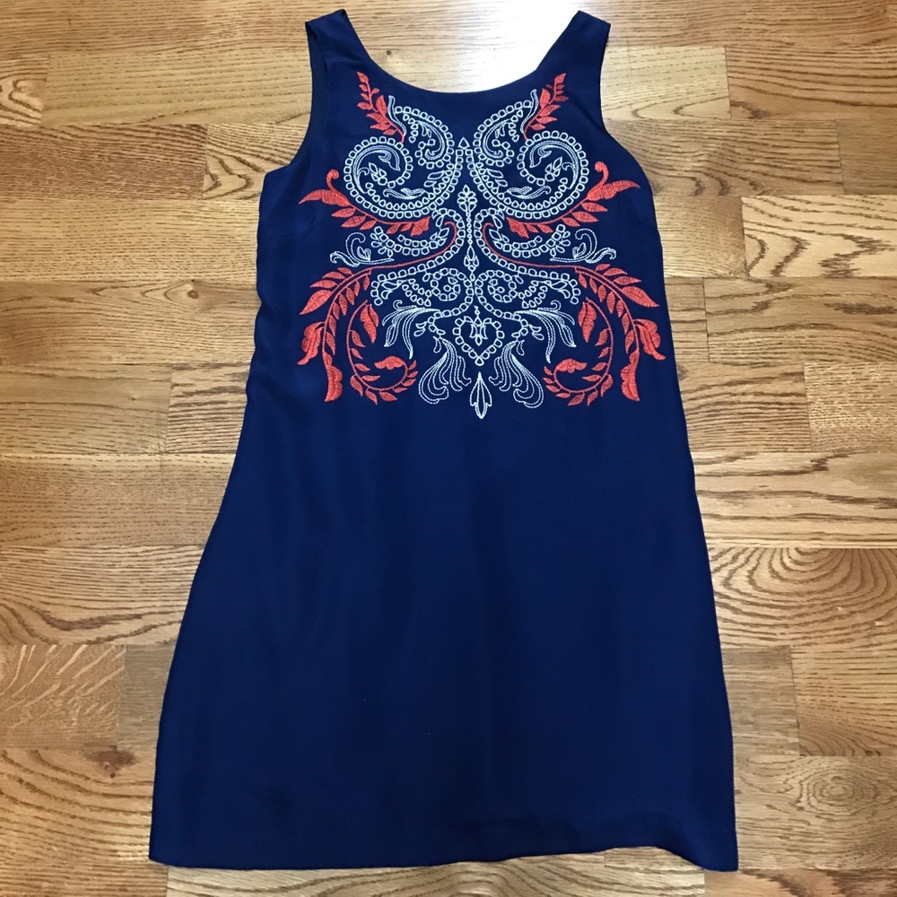 Dress. Perfect for gameday. Never worn