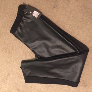 Faux Leather leggings from Mossino
