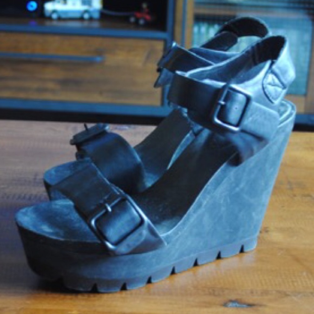 JustFab Black Thick Strap Flatform Wedge Sandals