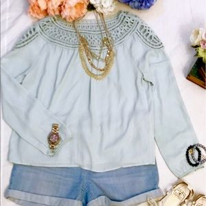 🍬Airy Pastel Blue cut-out top SZ Large🍡