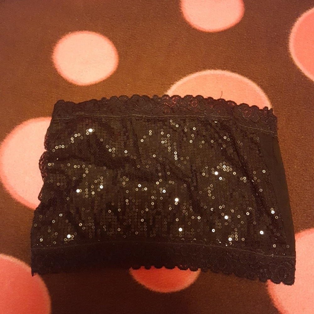 New. Never worn. Bandeau