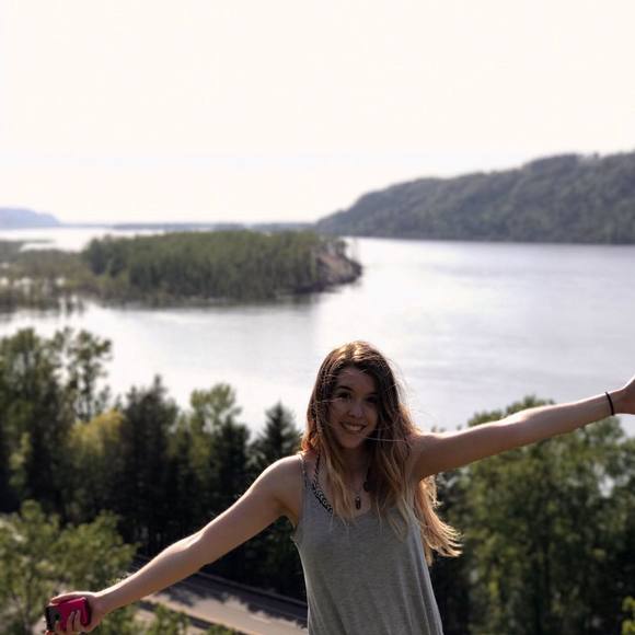 Meet your Posher, Cassidy - Picture 1 of 1