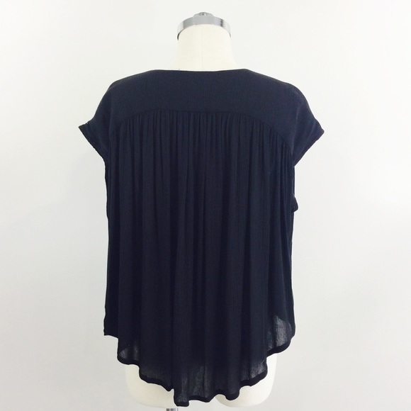 [ silence + noise ] popover black boxy crop top - Picture 6 of 8