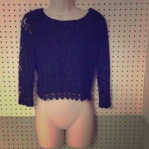Quarter sleeve lace crop top