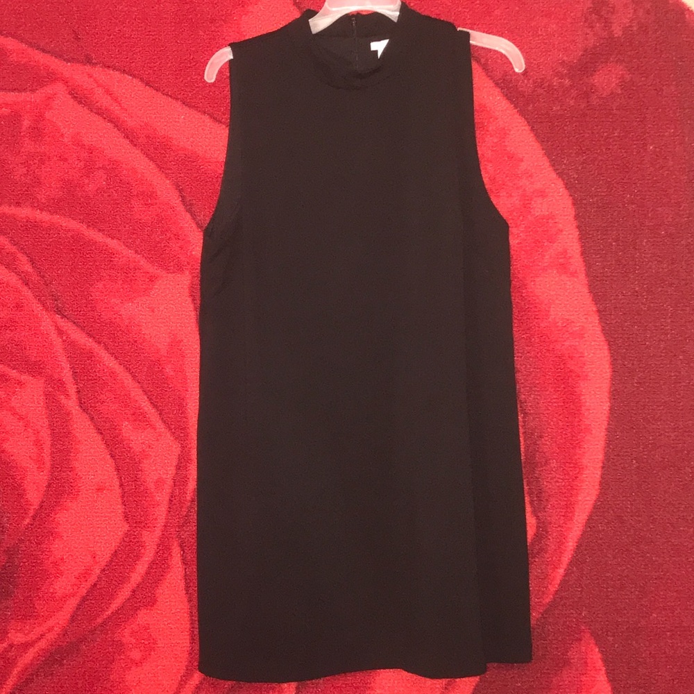 Mock neck sleeveless mini shift dress