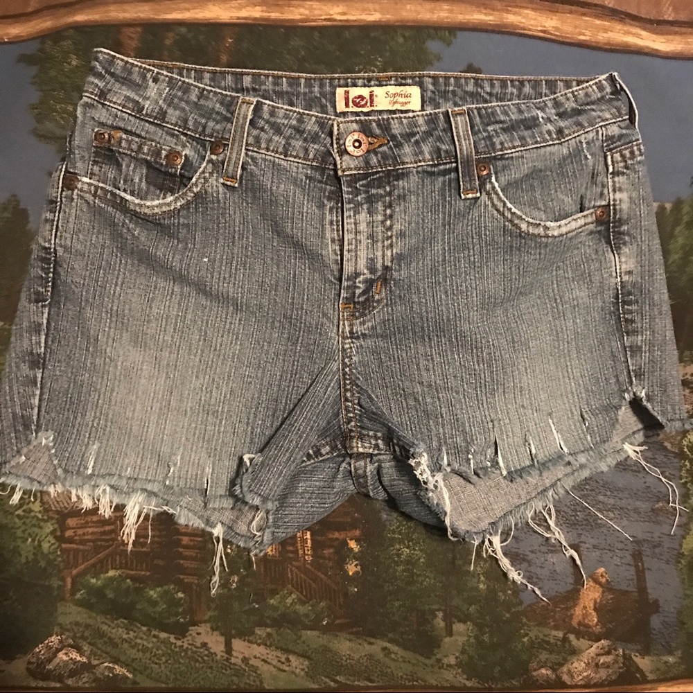 L.E.I. "SOPHIA" stretch denim cutoffs, sz9