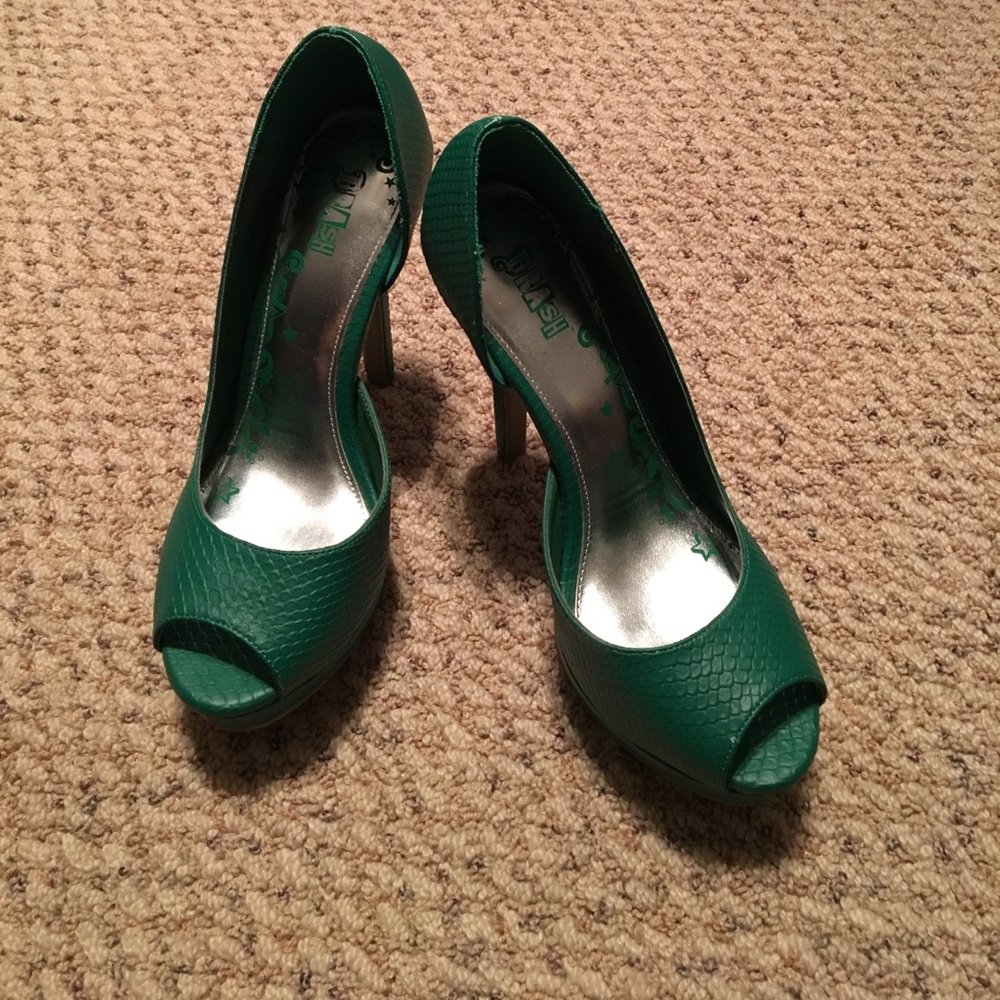 Brash green shoes