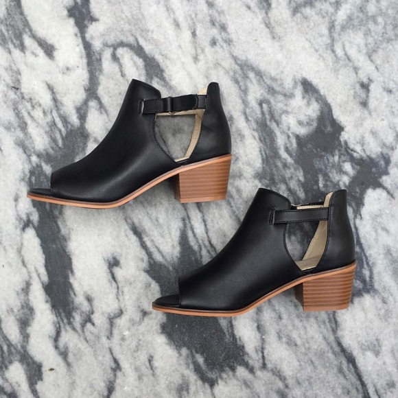 Open Toe Chunky Heel Shootie - Picture 2 of 4