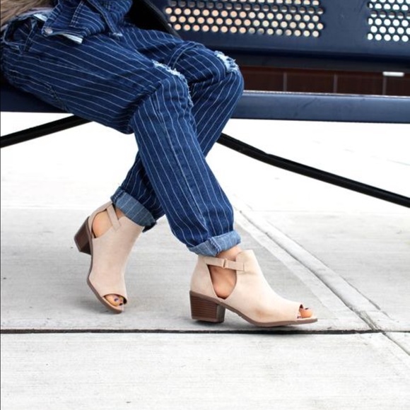 Open Toe Chunky Heel Shootie - Picture 4 of 4