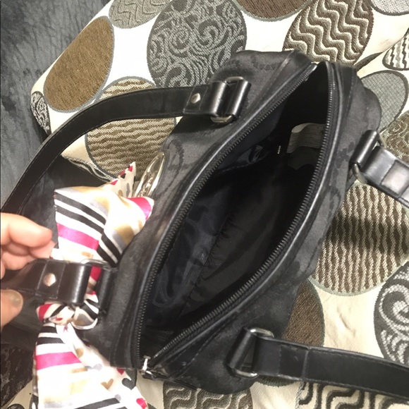 A cute boxy black bag - Picture 3 of 3