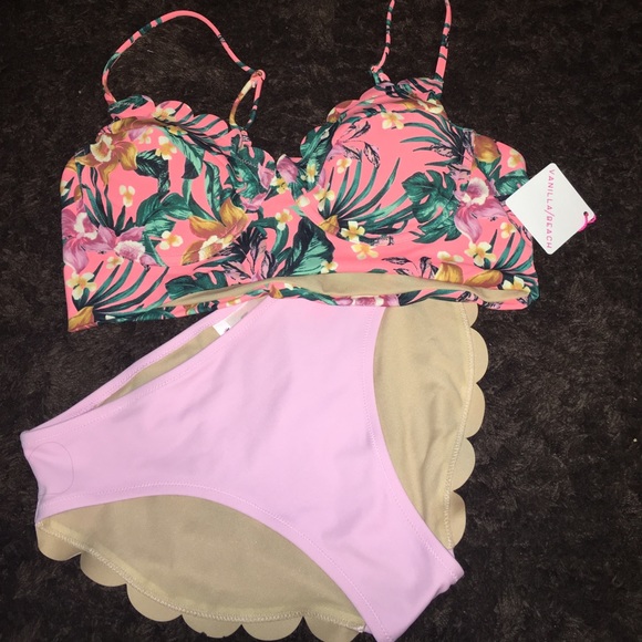 NWT scalloped floral swimtop - Picture 7 of 7