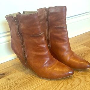 Women's frye Regina cognac wedge size 9