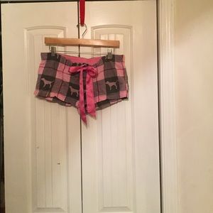 Cute pink plaid Victoria Secret casual shorts.