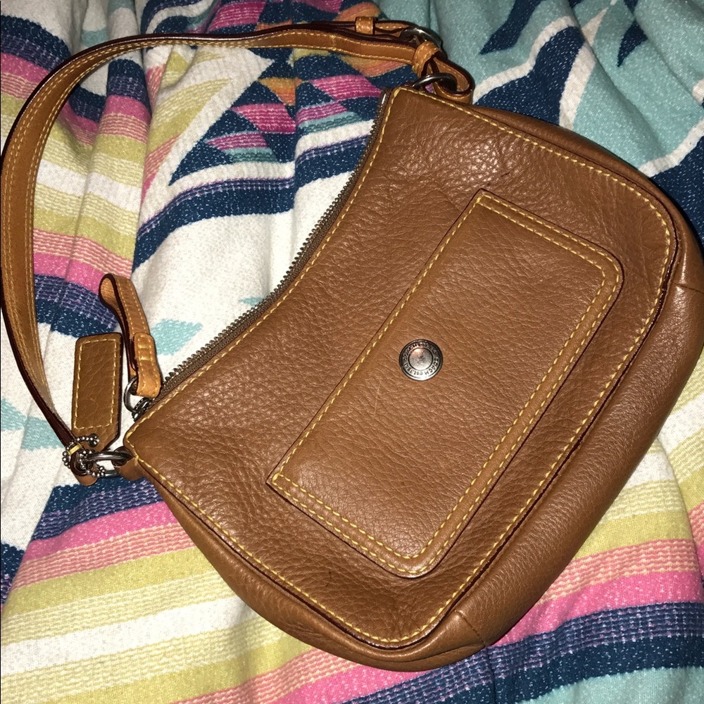 Vintage pebbled coach shoulder bag