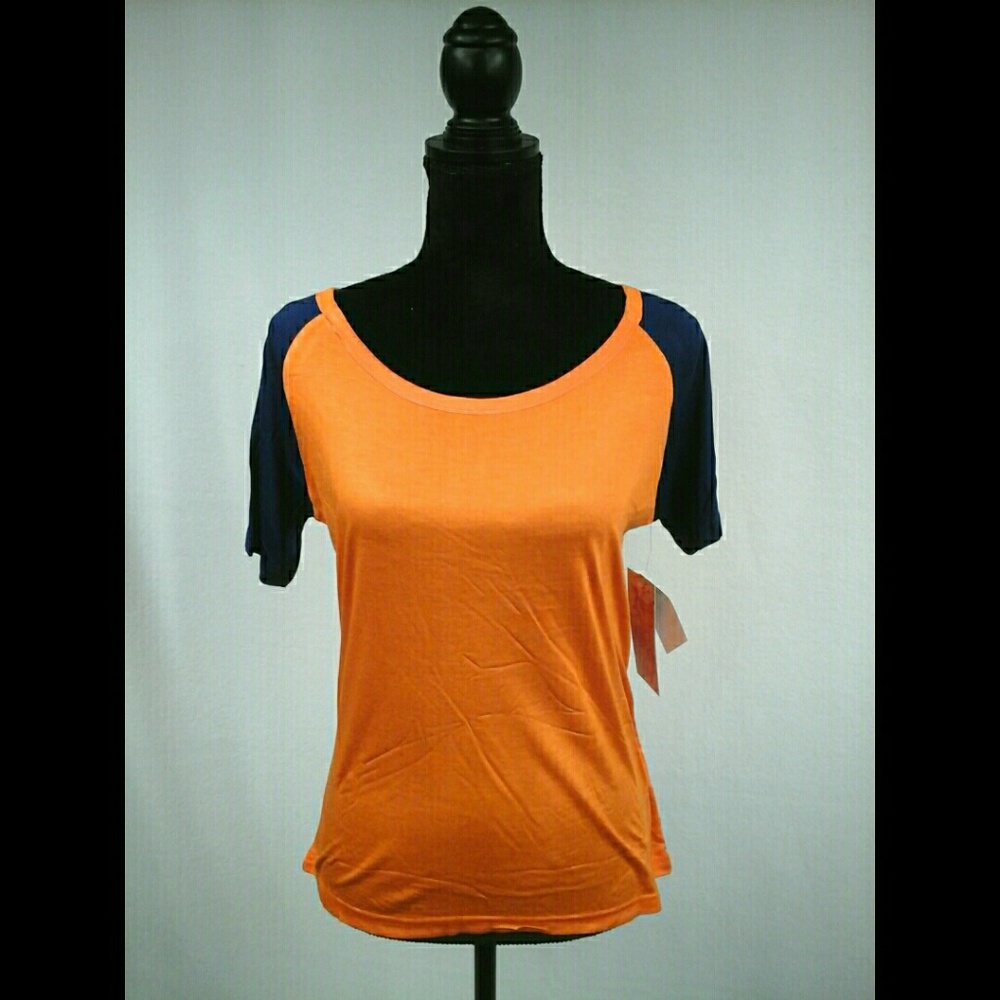 SOLD OUT! Orange & Blue Tee๐๐ - Picture 6 of 7