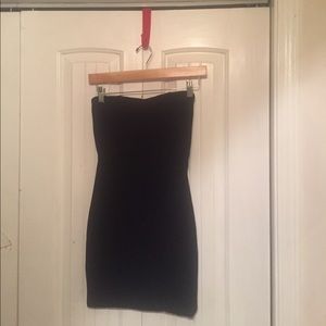Black strapless classic dress.