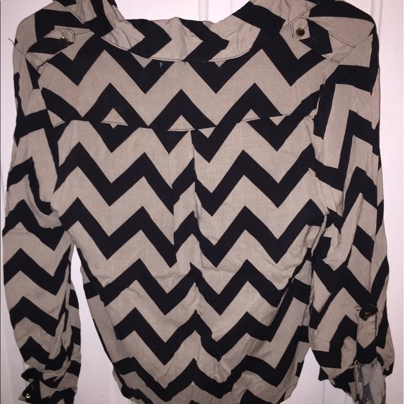 Top - Picture 2 of 2